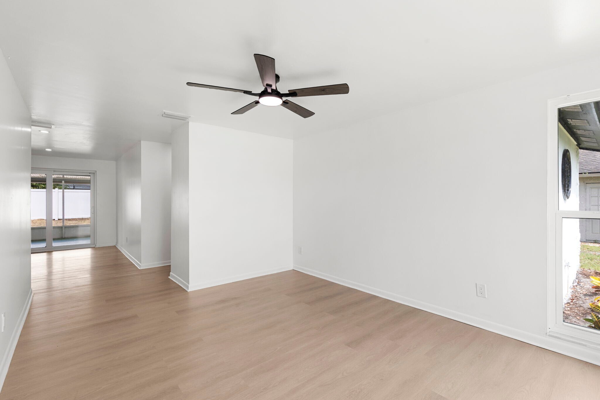 Building Photo - 516 Avocado Cir