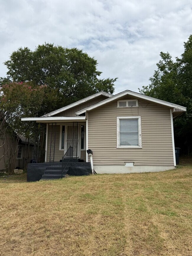 Building Photo - Charming 2 Bedroom Home for Rent in Como – Fort Worth, TX 76107