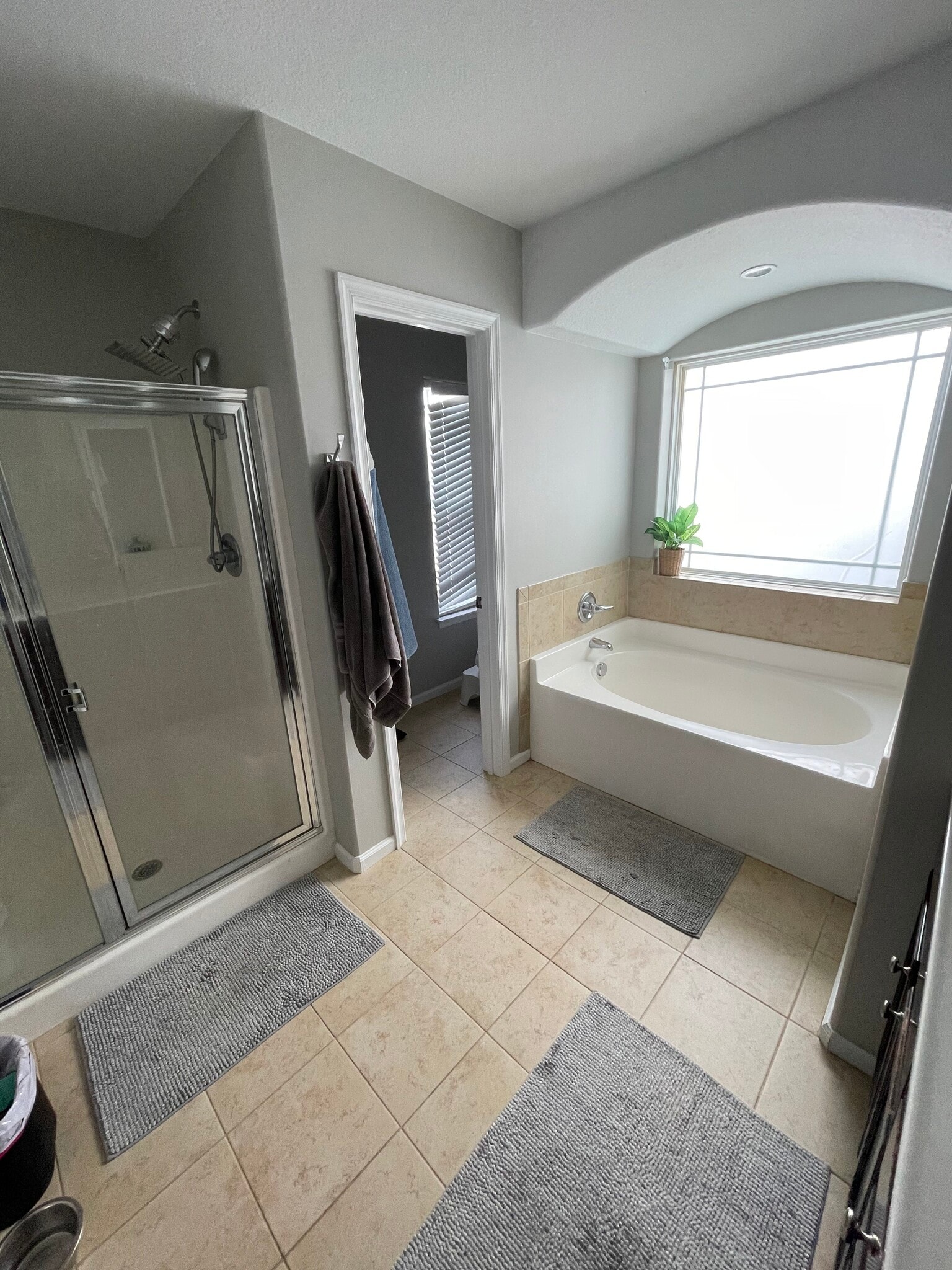 En Suite - 5500 Curtis Breathwaite Ln