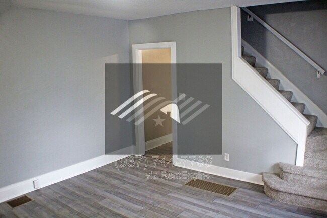 Building Photo - 419 Alberta St