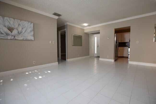 Building Photo - 2738 Carambola Cir S