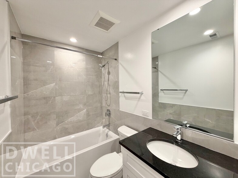 Building Photo - 1709 W Lunt Ave