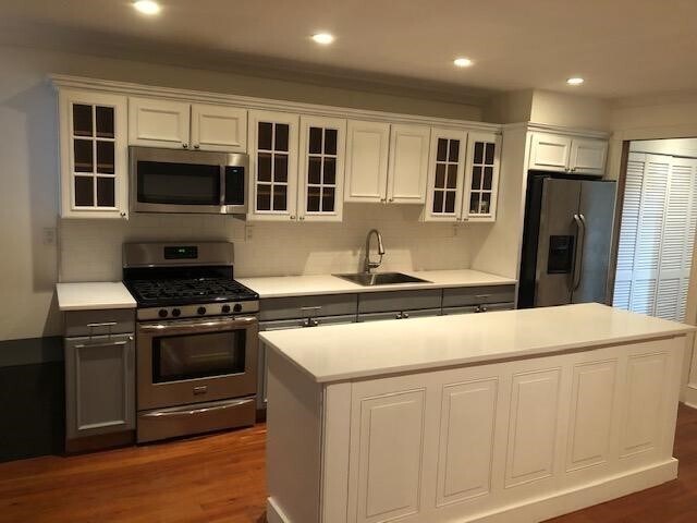 Eat-in Kitchen - 1987 Madison Ave