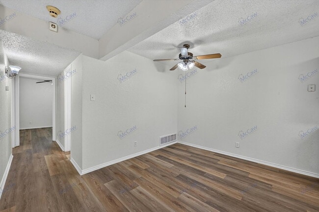 Building Photo - 6706 S Creek Dr