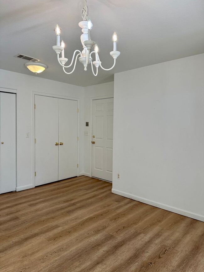 Building Photo - 3 Bedroom 2 Bath Condo in New Castle