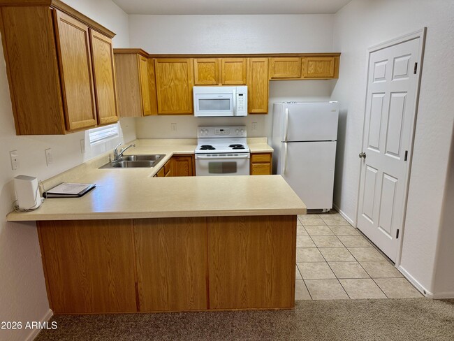 Building Photo - 2300 E Magma Rd