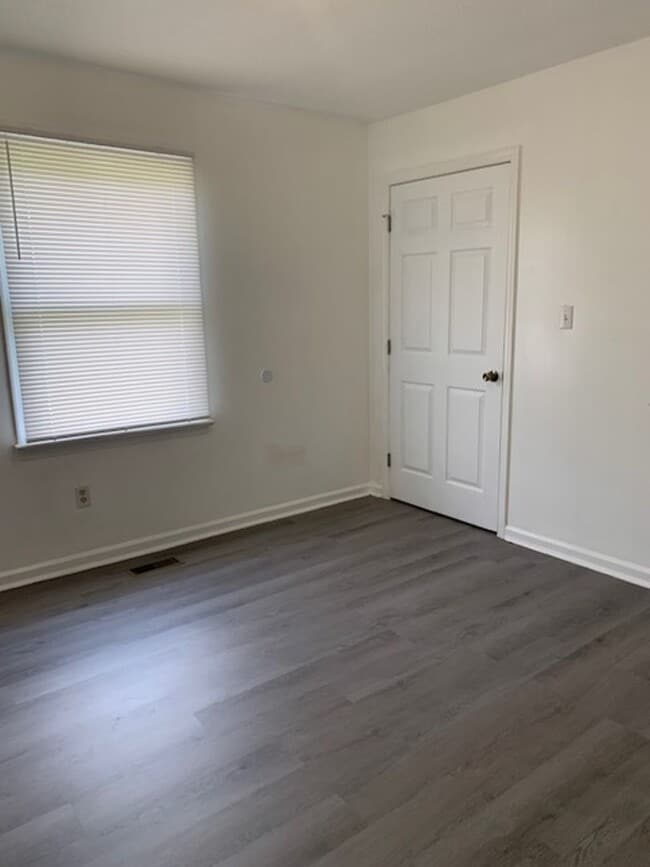 Building Photo - 408 Holly Ave