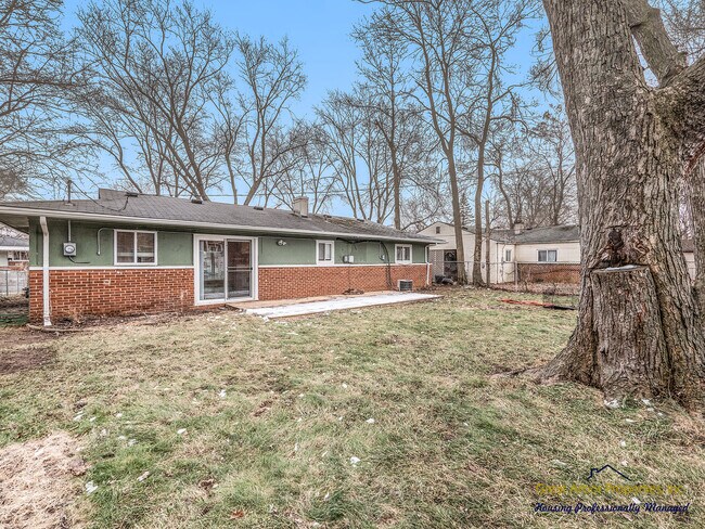 Building Photo - 1088 Studebaker Ave