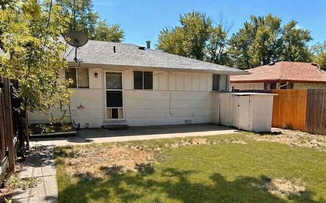 Building Photo - 2 Bedroom Ranch Duplex Near Downtown Loveland! Quiet neighborhood with Fenced Private Yard!