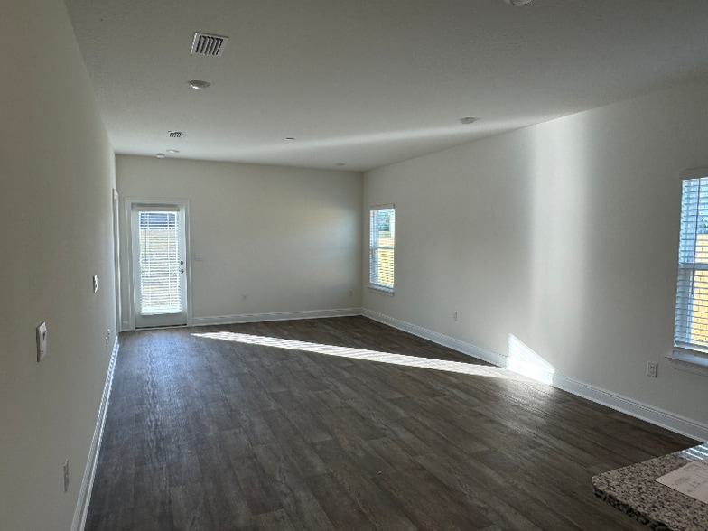 Building Photo - 13623 Logan Pl