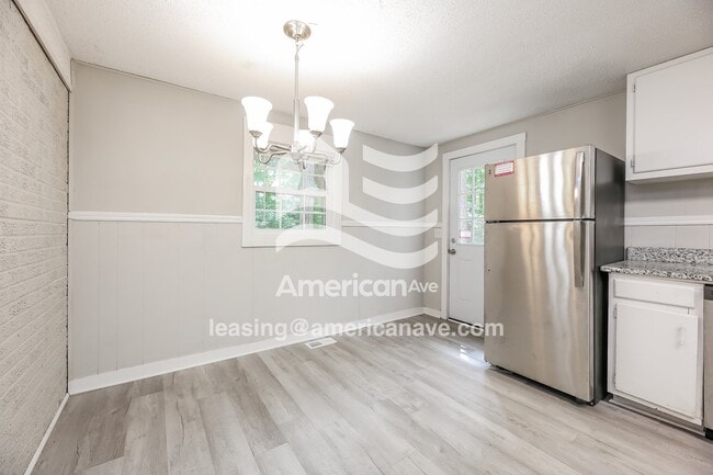 Building Photo - 2305 Standing Springs Rd