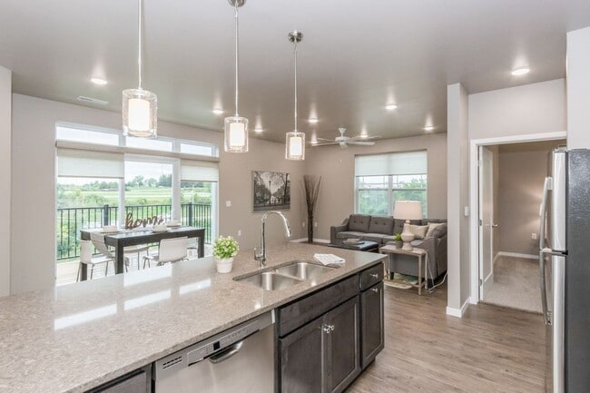 Building Photo - Spacious 1-Bedroom/1.5-Bath, End/Corner unit 201, available 8/1/26