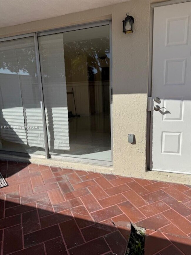 Building Photo - 4570 SW 68th Ct Cir