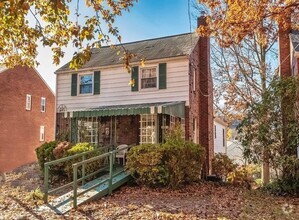 Building Photo - WALKABLE TO OAKMONT COUNTRY CLUB