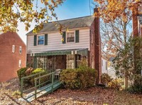 Building Photo - WALKABLE TO OAKMONT COUNTRY CLUB