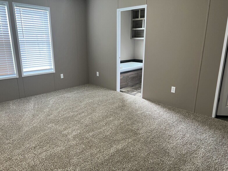 Building Photo - 150 Tonkawa Trl