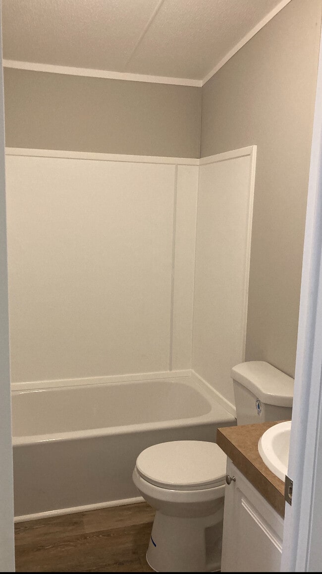 Building Photo - 319 Bridgeview Dr