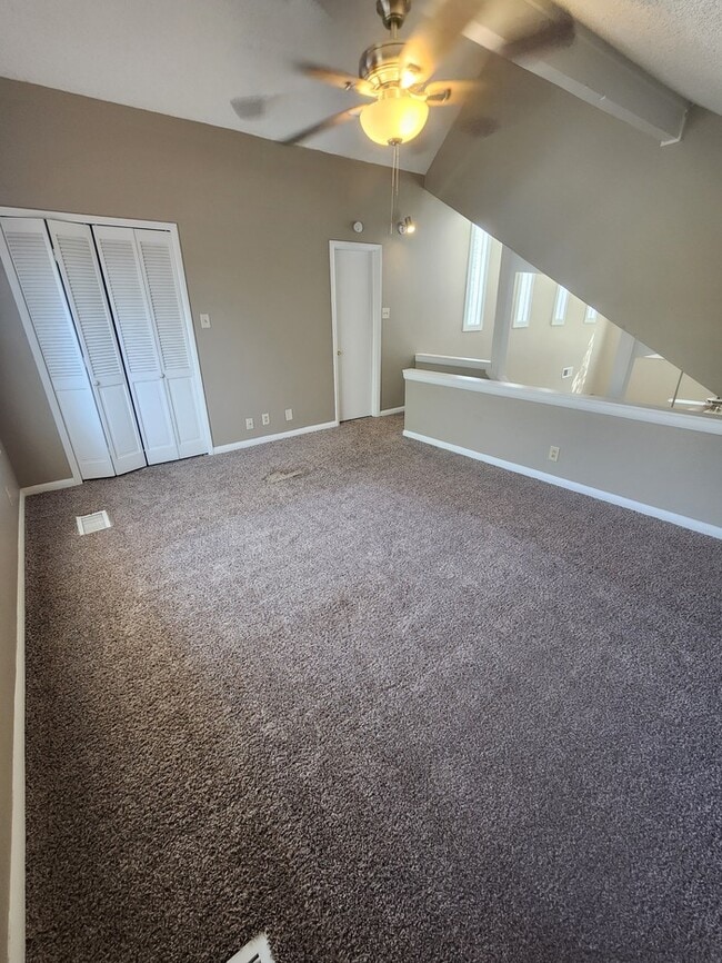 Building Photo - 3 bed 2 bath 2 story townhome, 1 carport