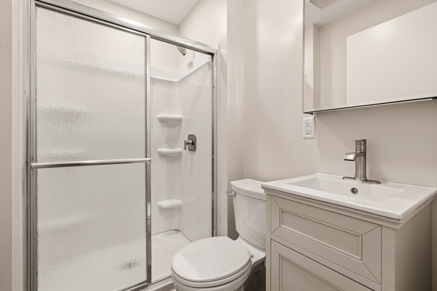 Bathroom #2 - 2009 Wendover St