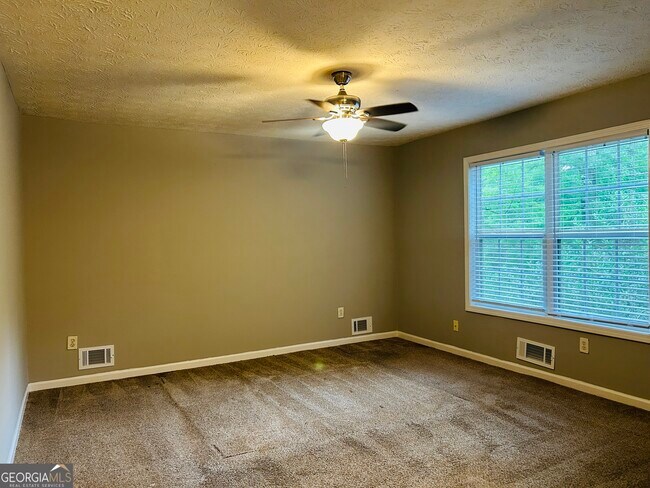 Building Photo - 207 Hillcrest Dr
