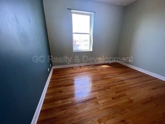 Building Photo - 1671 W Farwell Ave