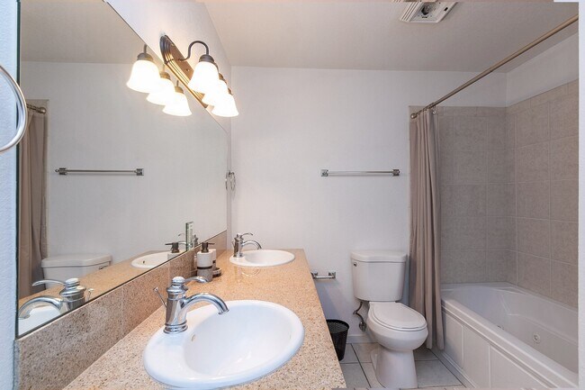 Building Photo - Fully Furnished One Bedroom Condo Available Now!