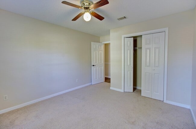 Building Photo - 809 Barrington Dr