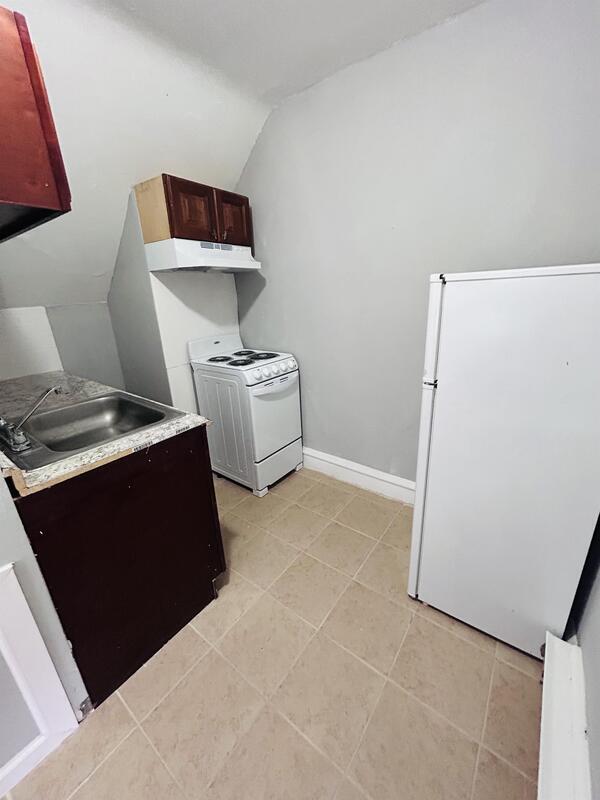 Building Photo - 1221 Lindley Ave