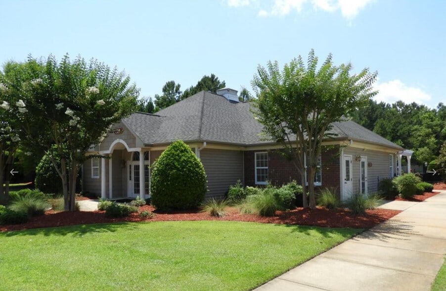 Building Photo - 616 Marshtree Ln