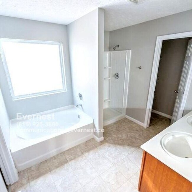 Building Photo - Spacious 4-Bedroom Home with Modern Amenit...