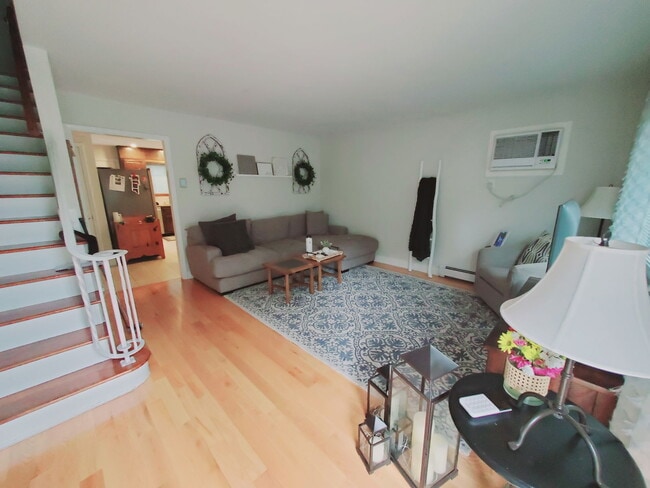 Building Photo - 34 Goodwin St