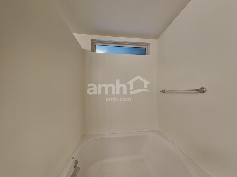 Building Photo - 4123 Oakstone Dr