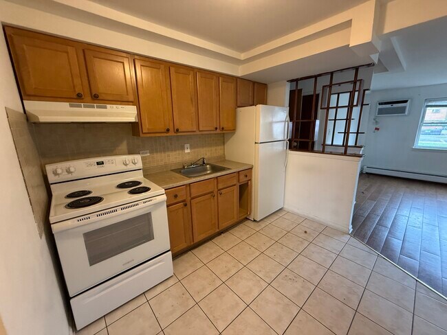 Building Photo - 9595 Maple Dr