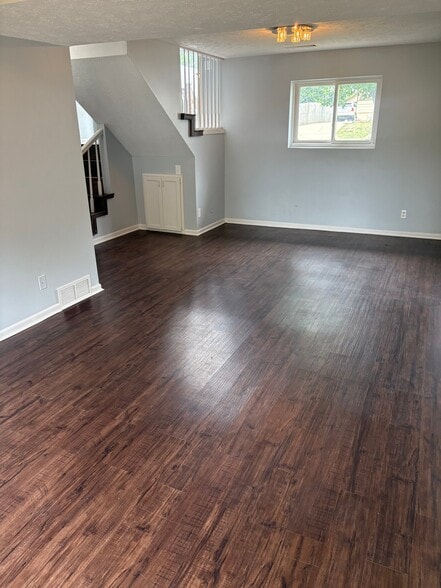 Building Photo - 5431 S 48th Ave