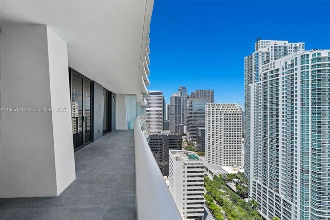 Building Photo - 1010 Brickell Ave