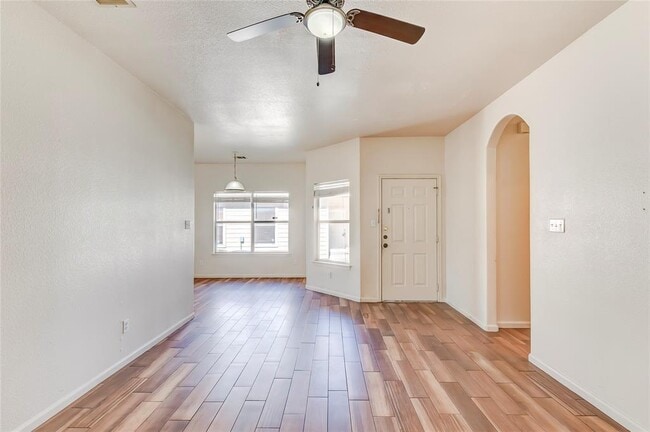 Building Photo - 2808 Southampton Way