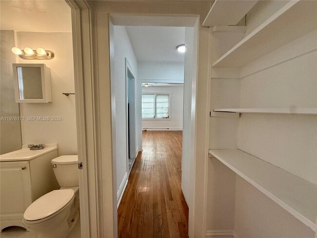 Building Photo - 114 Antilla Ave