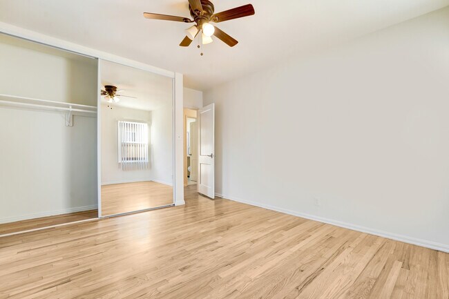 Building Photo - 5107 Enfield Ave