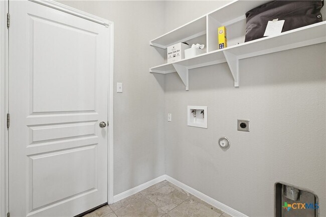 Building Photo - 5716 Blackstone Dr