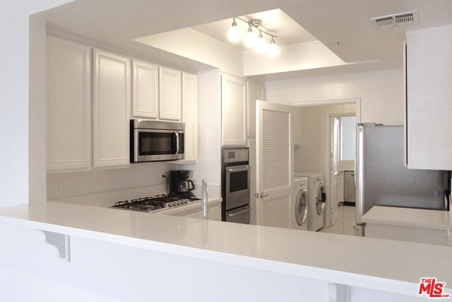 Building Photo - 1211 Sunset Plaza Dr