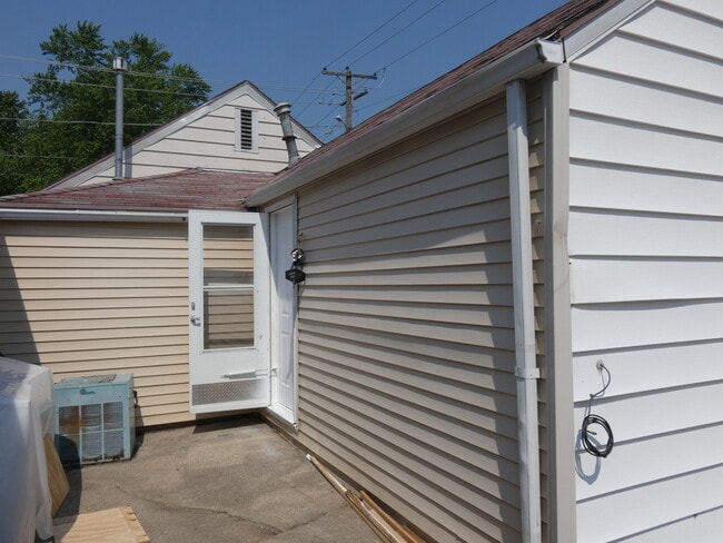 Building Photo - 349 S Curtis Ave