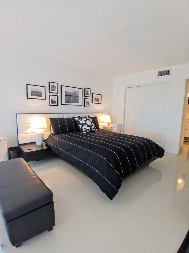 Building Photo - 1830 Embassy Dr