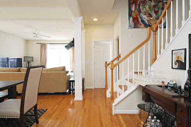 Building Photo - Pet Friendly Mill Creek Village Townhome