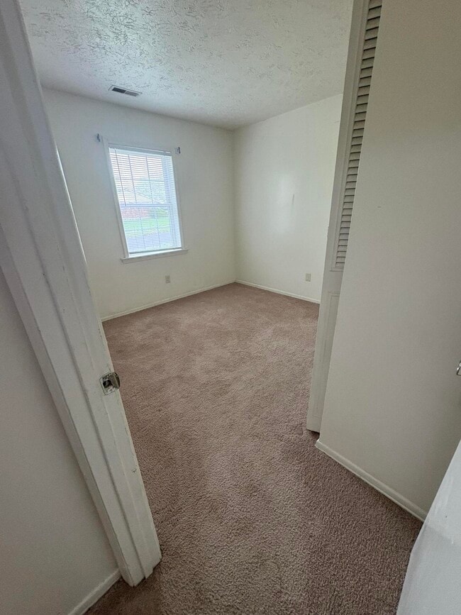 Building Photo - 1280 Ascot Park