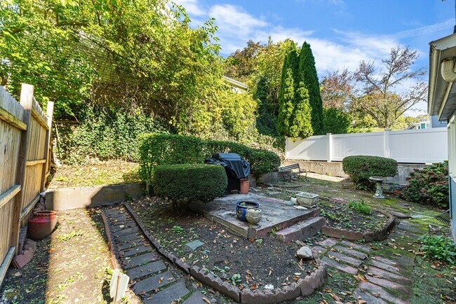 Building Photo - 31 Cameron Ave