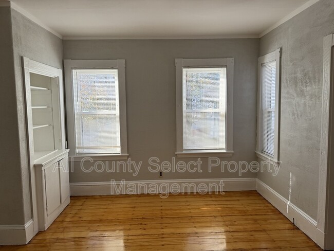Building Photo - 22 Sargent Ave