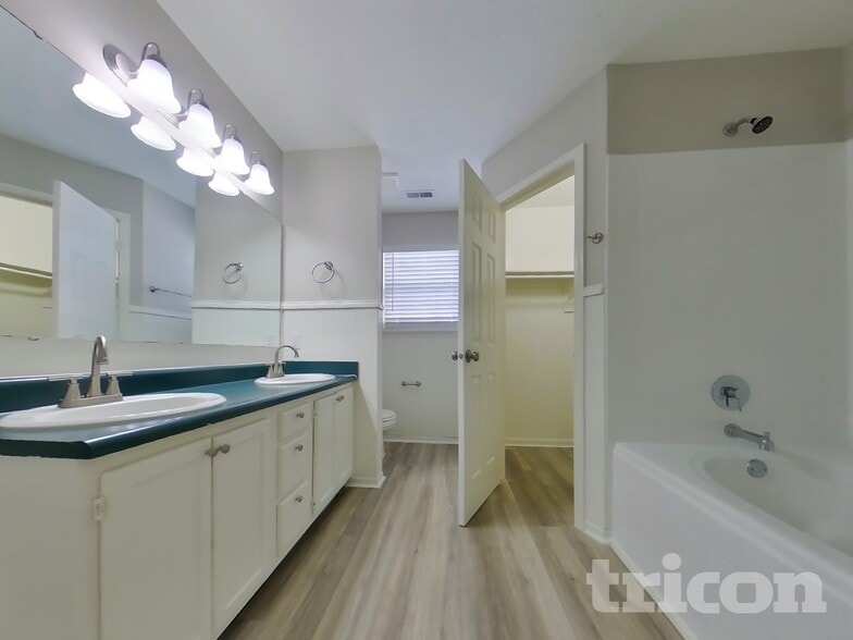 Building Photo - 993 Harvest Ridge Dr