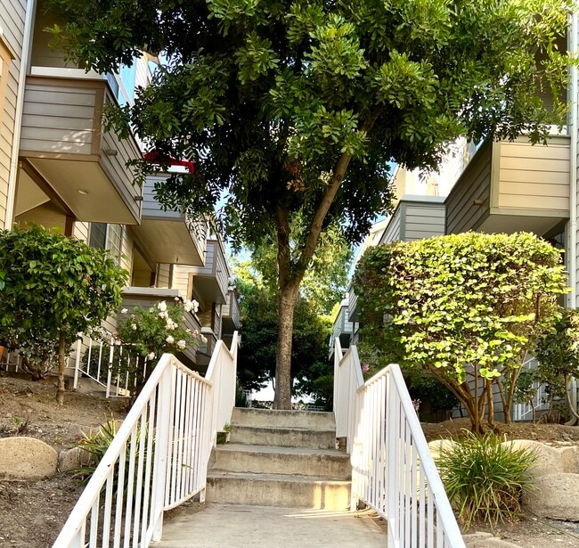 Building Photo - 11150 Glenoaks Blvd