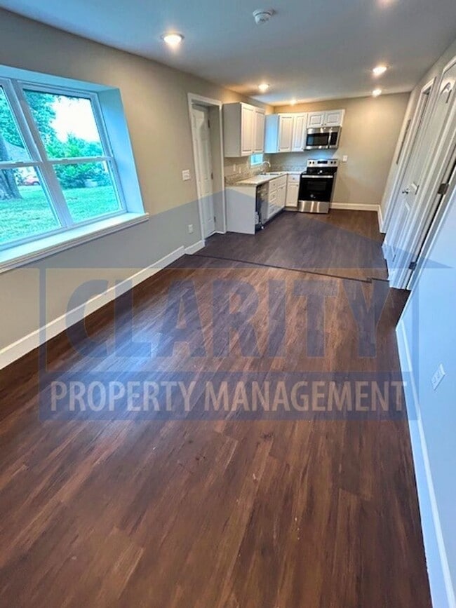 Building Photo - 860 Berry St NE