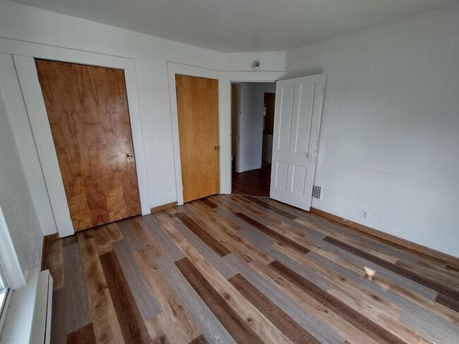 Building Photo - 425 Ray Ave NW